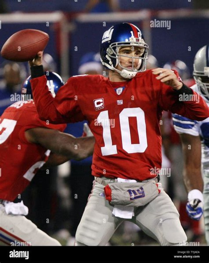 Longtime Giants quarterback Manning